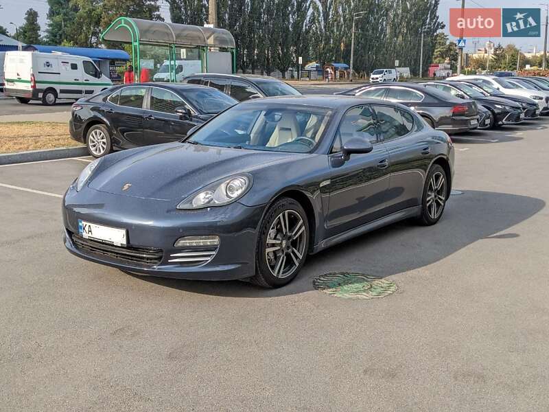 Фастбек Porsche Panamera 2010 в Києві