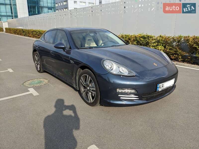 Фастбек Porsche Panamera 2010 в Києві