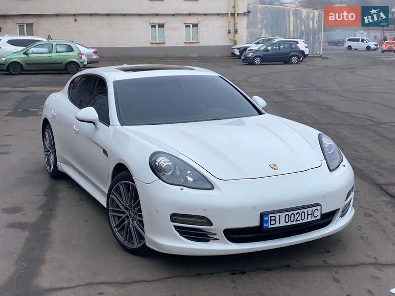Фастбек Porsche Panamera 2010 в Кривому Розі