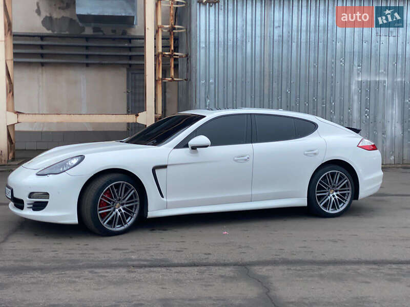Фастбек Porsche Panamera 2010 в Кривому Розі