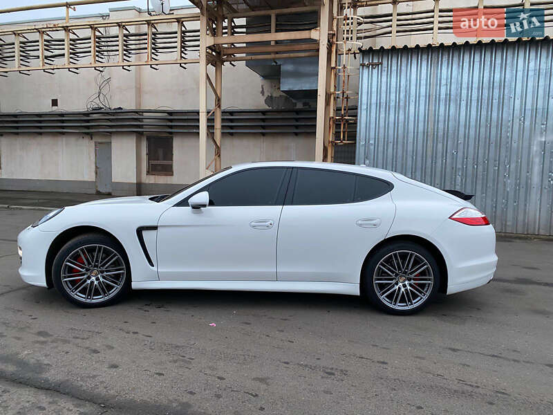 Фастбек Porsche Panamera 2010 в Кривому Розі