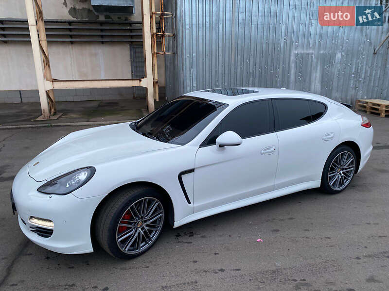 Фастбек Porsche Panamera 2010 в Кривому Розі