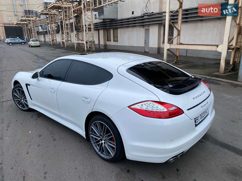 Фастбек Porsche Panamera 2010 в Кривому Розі