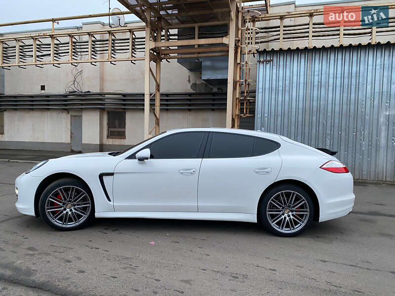 Фастбек Porsche Panamera 2010 в Кривому Розі