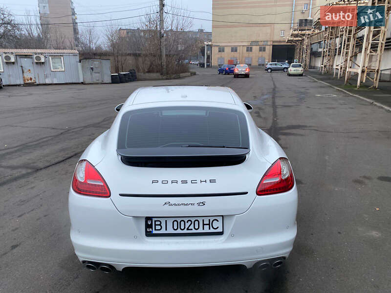 Фастбек Porsche Panamera 2010 в Кривому Розі