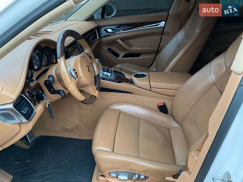 Фастбек Porsche Panamera 2010 в Кривому Розі