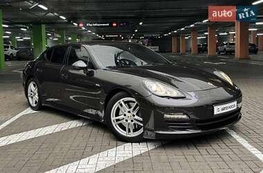 Фастбэк Porsche Panamera 2012 в Киеве