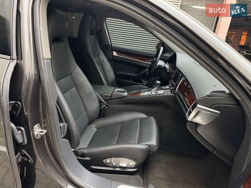 Фастбек Porsche Panamera 2012 в Києві фото 11 Фастбек Porsche Panamera 2012 в Києві