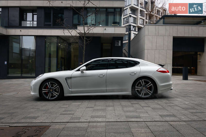 Фастбек Porsche Panamera 2011 в Києві