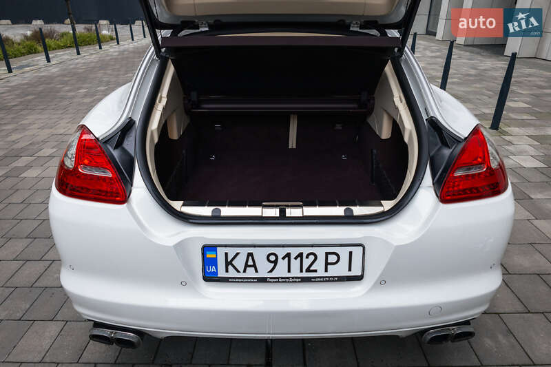Фастбек Porsche Panamera 2011 в Києві