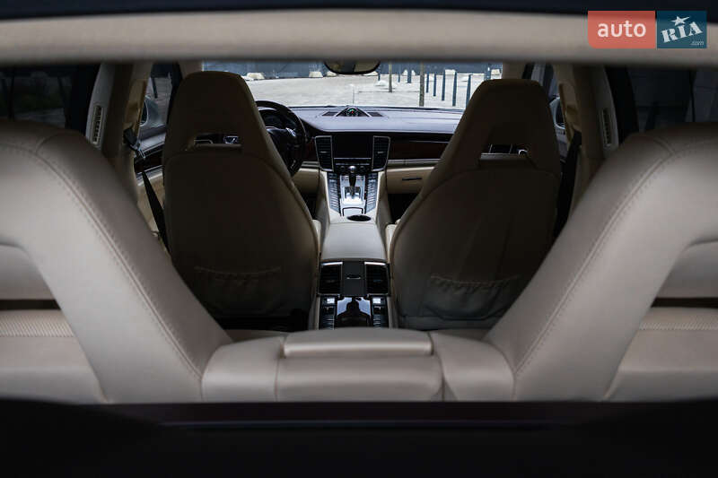 Фастбек Porsche Panamera 2011 в Києві