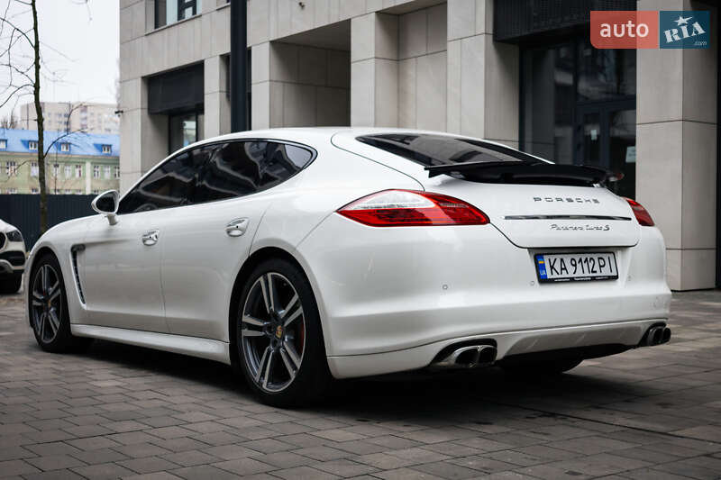 Фастбек Porsche Panamera 2011 в Києві