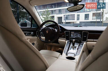 Фастбек Porsche Panamera 2011 в Києві