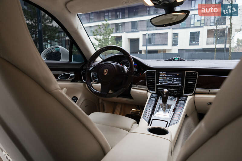 Фастбек Porsche Panamera 2011 в Києві