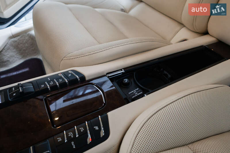 Фастбек Porsche Panamera 2011 в Києві