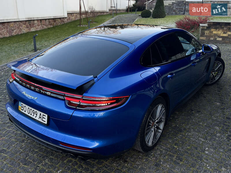 Фастбек Porsche Panamera 2018 в Тернополі