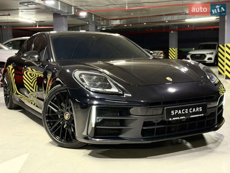 Фастбэк Porsche Panamera 2023 в Киеве