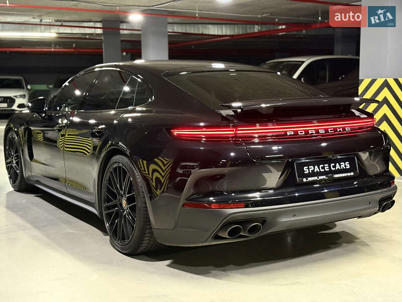 Фастбэк Porsche Panamera 2023 в Киеве