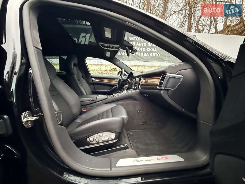 Фастбек Porsche Panamera 2016 в Києві