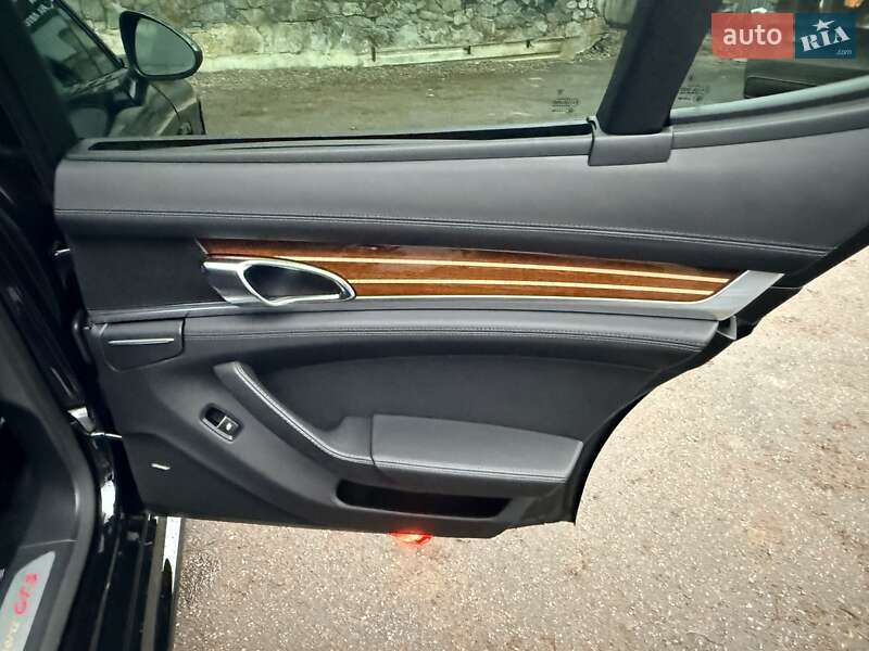 Фастбек Porsche Panamera 2016 в Києві