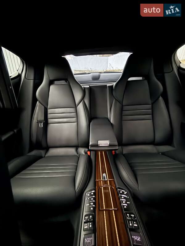 Фастбек Porsche Panamera 2016 в Києві