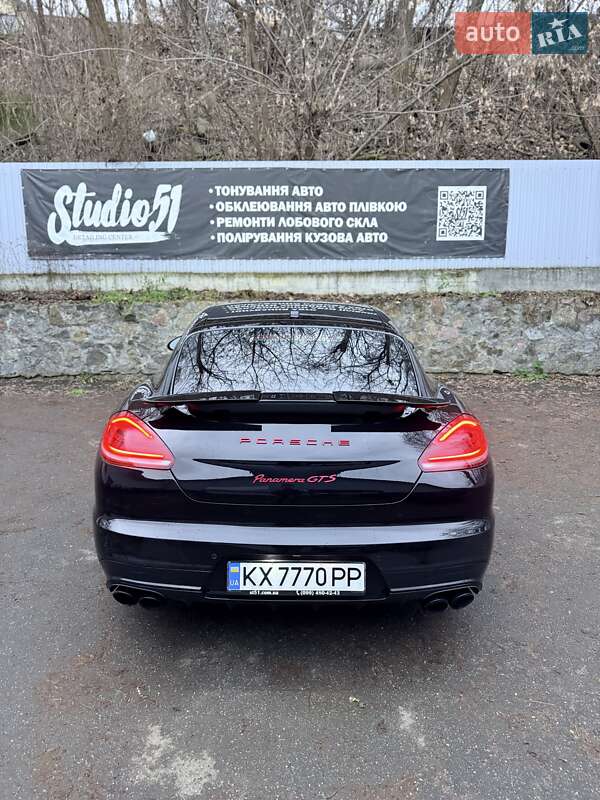 Фастбек Porsche Panamera 2016 в Києві
