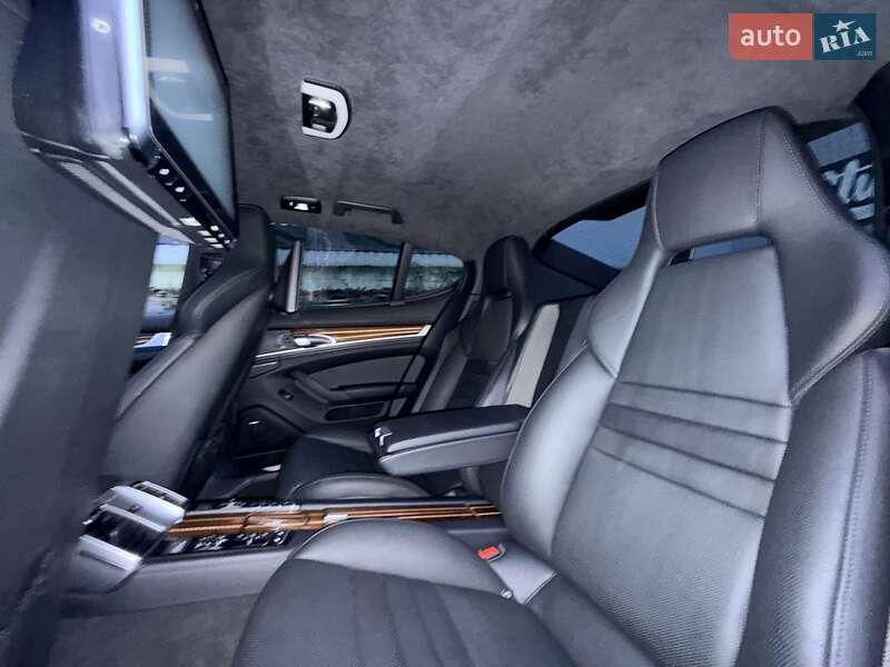 Фастбек Porsche Panamera 2016 в Києві