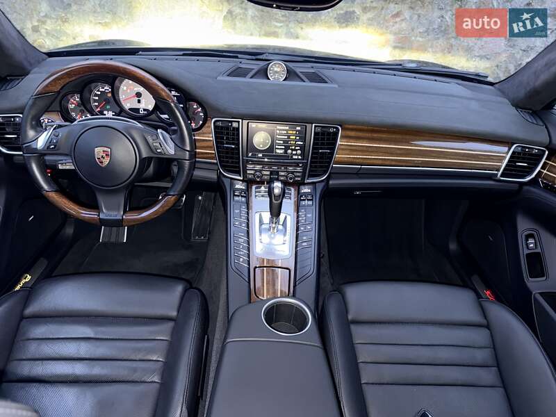 Фастбек Porsche Panamera 2016 в Києві