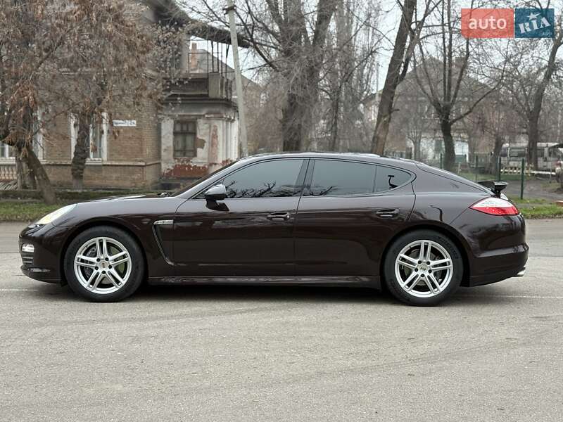 Фастбэк Porsche Panamera 2012 в Кривом Роге фото 3 Фастбэк Porsche Panamera 2012 в Кривом Роге