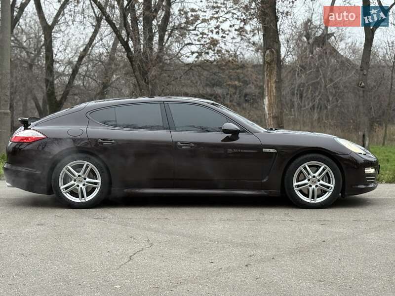 Фастбэк Porsche Panamera 2012 в Кривом Роге фото 10 Фастбэк Porsche Panamera 2012 в Кривом Роге