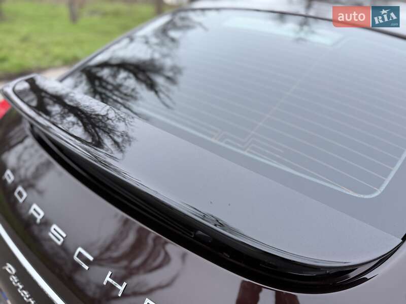 Фастбэк Porsche Panamera 2012 в Кривом Роге фото 24 Фастбэк Porsche Panamera 2012 в Кривом Роге