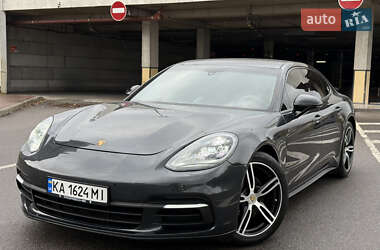 Фастбэк Porsche Panamera 2018 в Киеве