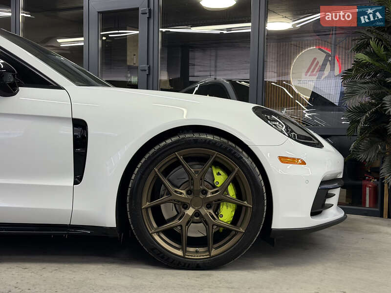 Фастбек Porsche Panamera 2017 в Одесі