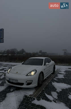 Фастбэк Porsche Panamera 2012 в Львове