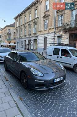 Фастбек Porsche Panamera 2014 в Львові