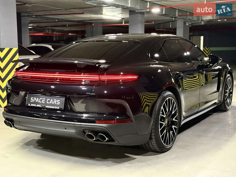 Фастбэк Porsche Panamera 2024 в Киеве