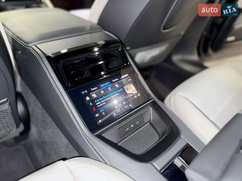 Фастбэк Porsche Panamera 2024 в Киеве