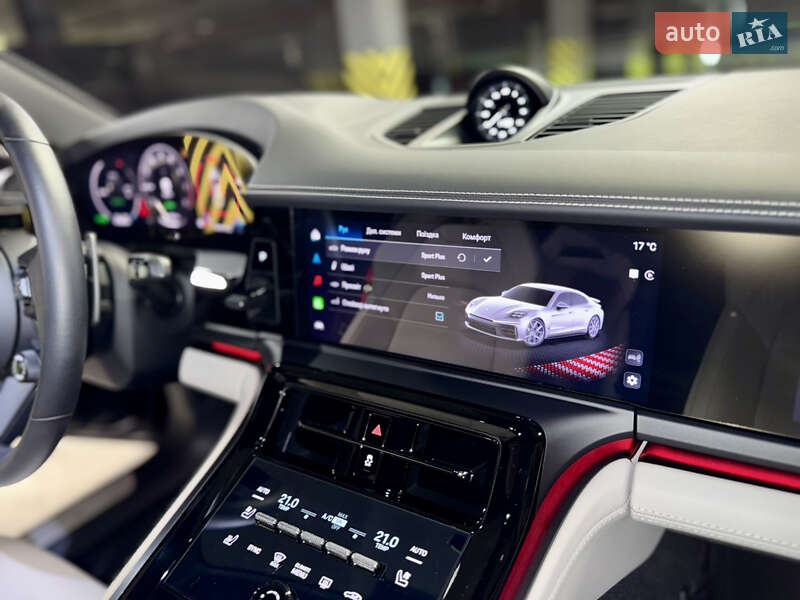 Фастбэк Porsche Panamera 2024 в Киеве