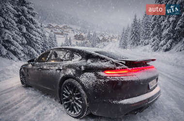 Фастбэк Porsche Panamera 2022 в Киеве