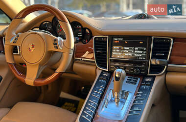 Фастбэк Porsche Panamera 2013 в Львове