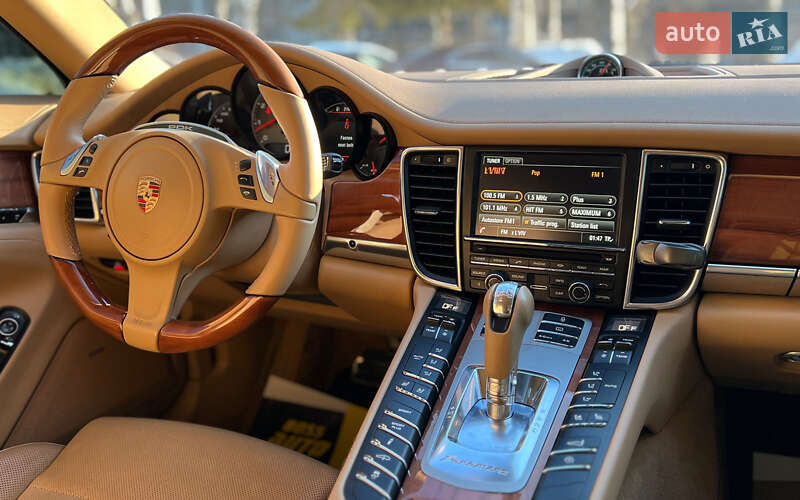 Фастбэк Porsche Panamera 2013 в Львове