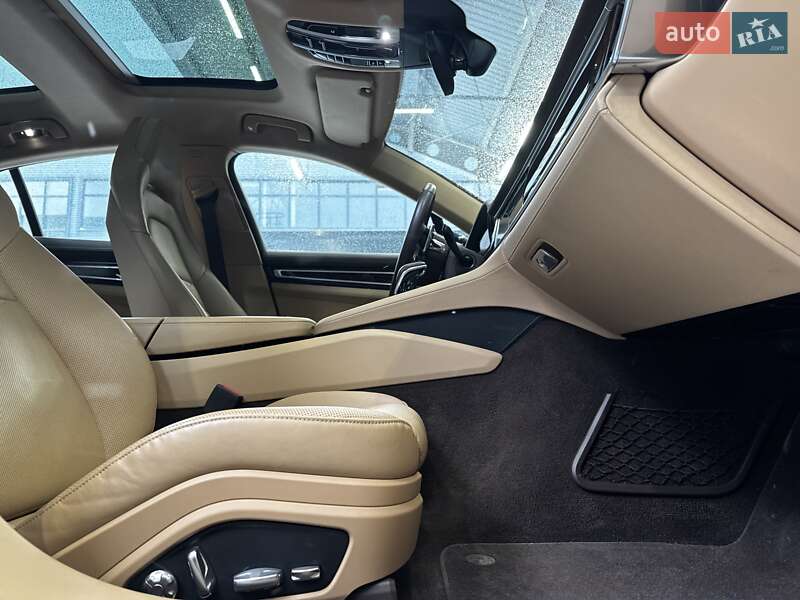 Фастбэк Porsche Panamera 2017 в Киеве фото 32 Фастбэк Porsche Panamera 2017 в Киеве