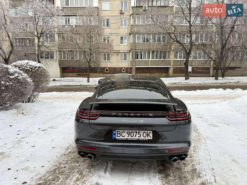 Фастбэк Porsche Panamera 2017 в Киеве фото 10 Фастбэк Porsche Panamera 2017 в Киеве