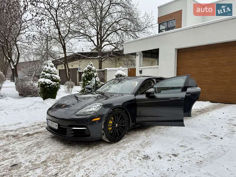 Фастбэк Porsche Panamera 2017 в Киеве фото 32 Фастбэк Porsche Panamera 2017 в Киеве