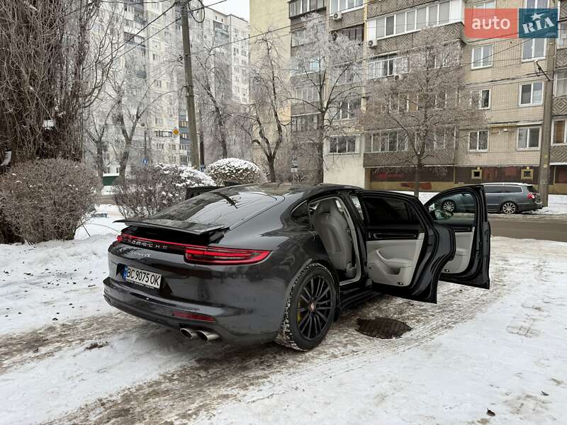Фастбэк Porsche Panamera 2017 в Киеве фото 35 Фастбэк Porsche Panamera 2017 в Киеве