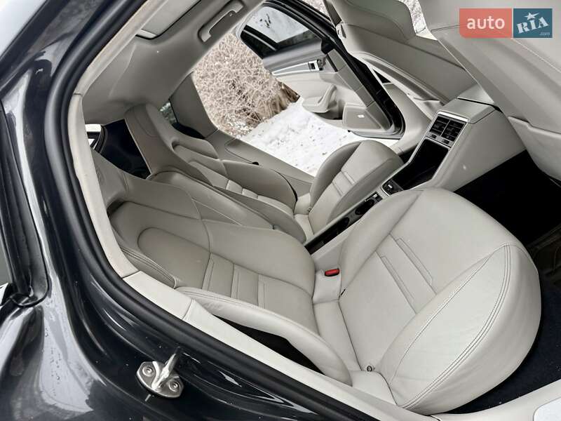 Фастбэк Porsche Panamera 2017 в Киеве фото 44 Фастбэк Porsche Panamera 2017 в Киеве