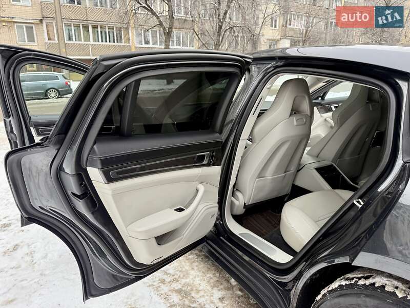 Фастбэк Porsche Panamera 2017 в Киеве фото 47 Фастбэк Porsche Panamera 2017 в Киеве