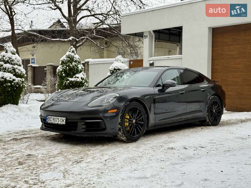 Фастбэк Porsche Panamera 2017 в Киеве фото 76 Фастбэк Porsche Panamera 2017 в Киеве