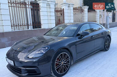 Фастбэк Porsche Panamera 2018 в Одессе