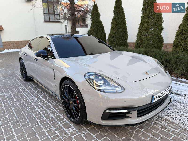 Фастбэк Porsche Panamera 2017 в Одессе